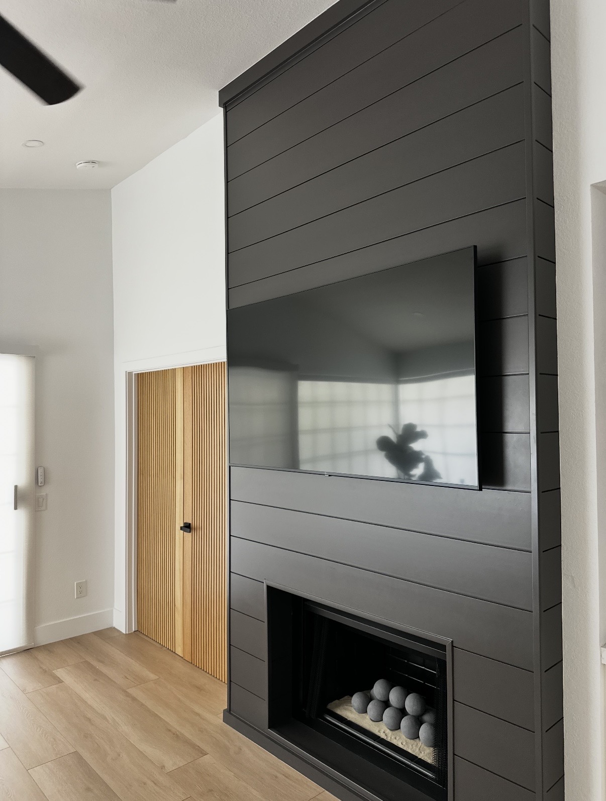 Living room after renovation – IBR Saldana